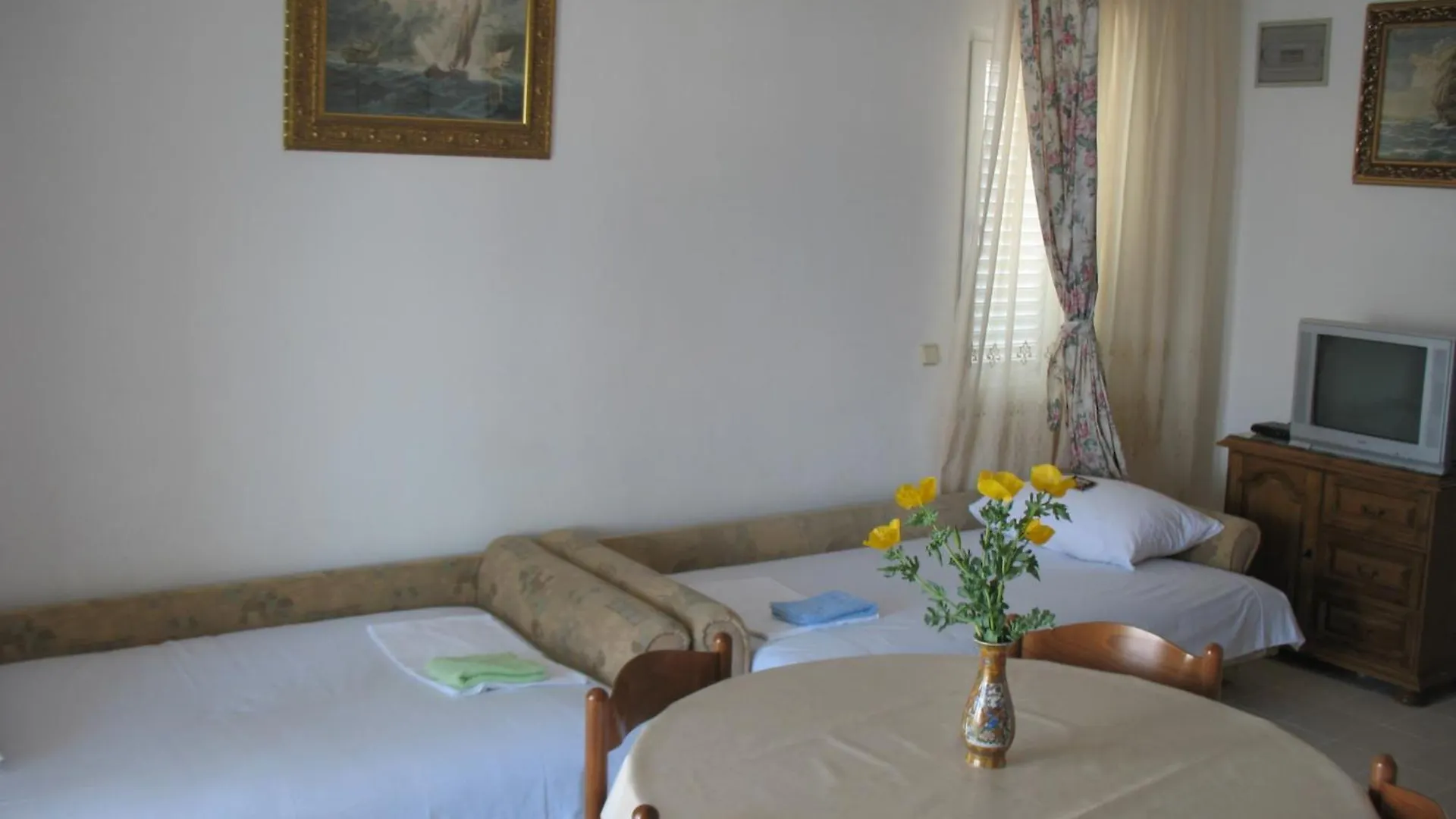 Apartments Vera Pag Town